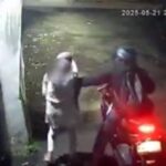Seorang wanita di Jakarta Selatan alami pelecehan seksual begal payudara saat hendak menunjukkan alamat kepada orang yang tak dikenal. Hingga saat ini masih mengalami trauma mendalam.